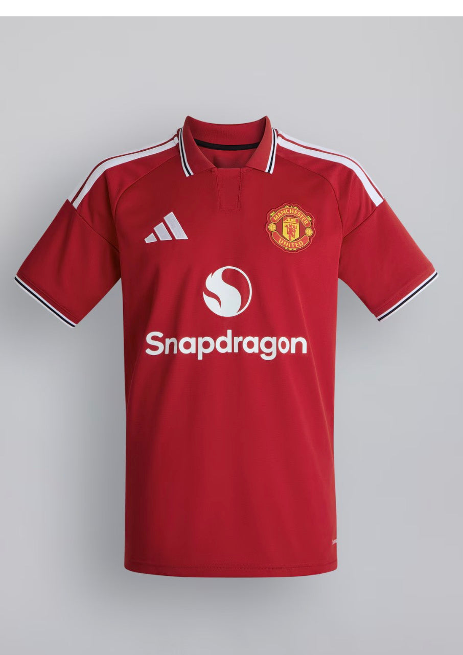 B.Fernandes the new united 2027 jersey