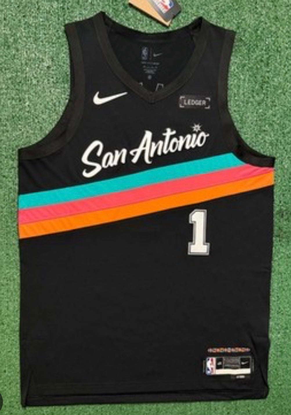 Wenbanyama spurs away jersey