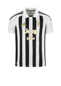 26 27 The new  Bianconeri Juventus jerseys